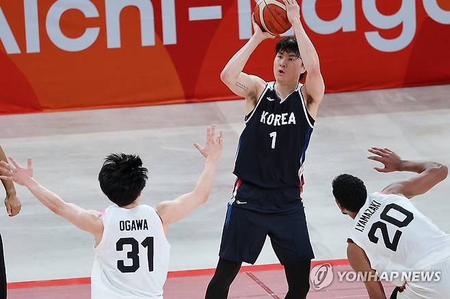 시동걸린 3점슛 (나고야=연합뉴스) 이동해 기자 = 20일 일본 나고야 아이치 인터내셔널 아레나에서 열린 2026 아이치·나고야 아시안게임 남자 농구 결승전 대한민국 대 일본의 경기. 한국 이현중이 3점슛을 성공시키고 있다. 2026.9.20 eastsea@yna.co.kr