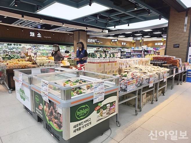 고객들이 하나로마트 서울축협 증미역점에서 장을 보고 있다. [사진=신현숙 기자]