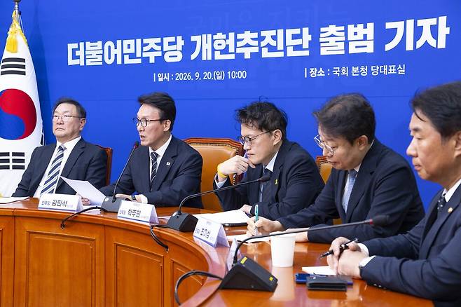 ▲ 더불어민주당 김민석 대표가 20일 국회에서 열린 개헌추진단 출범 기자간담회에서 발언하고 있다. 연합뉴스
