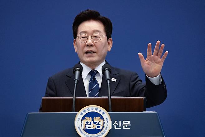 이재명 대통령이 18일 오전 청와대 영빈관에서 열린 기자회견에서 발언하고 있다. [김호영 기자]