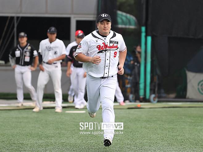 ▲ 올해 울산 웨일즈 소속으로 KBO 퓨처스리그에 출전한 최지만이 21일 열린 2027 KBO 신인드래프트에서 2라운드 15순위로 KT 위즈의 지명을 받았다. 1라운드 지명이 예상되기도 했지만 2라운드까지 밀린 끝에 마법사 군단에 합류하게 됐다. ⓒ곽혜미 기자