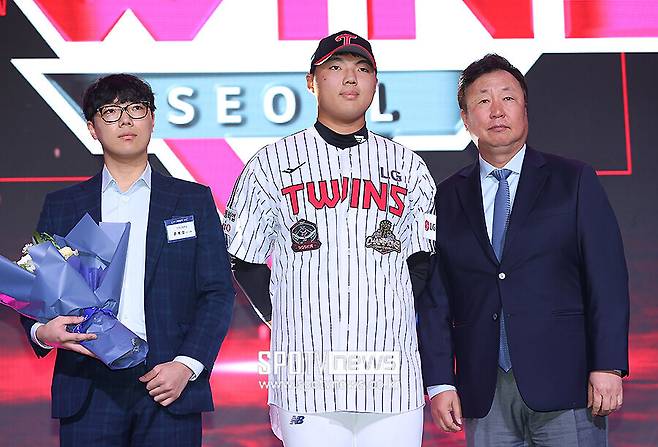 ▲ 왼쪽부터 윤예성 형, 인창고 윤예성, 차명석 단장 ⓒ곽혜미 기자