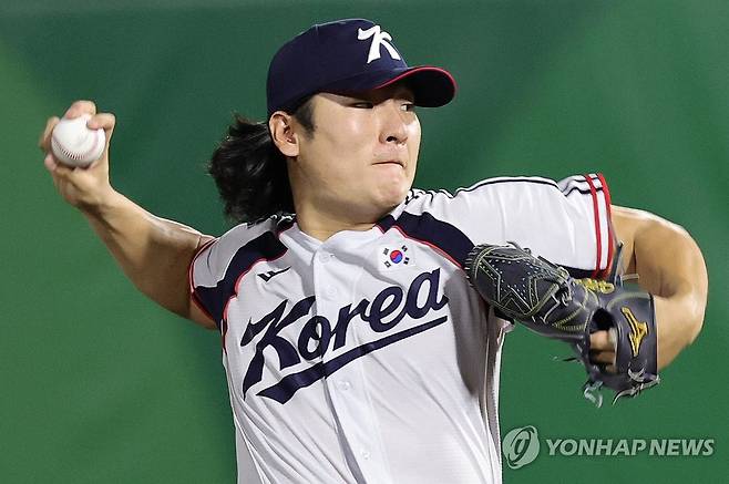 무실점 이어가는 곽빈 (오카자키[일본]=연합뉴스) 서대연 기자 = 21일 일본 아이치현 오카자키 중앙종합공원야구장에서 열린 2026 아이치·나고야 아시안게임 야구 B조 조별리그 1차전 대한민국과 대만의 경기.
    5회초 대한민국 선발투수 곽빈이 역투하고 있다. 2026.9.21 dwise@yna.co.kr