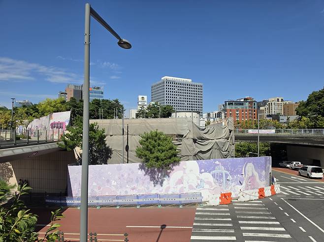 서울 남산 곤돌라 설치 공사장. 서울시에 따르면 현장소장 1인 및 감리단장 1인이 현장에 상주해 관리하고 있으며, 이로 인해 현장 유지관리비(간접비) 등 연간 약 1억 7000만 원의 추가 비용이 발생하고 있다. 사진=정원혁 기자