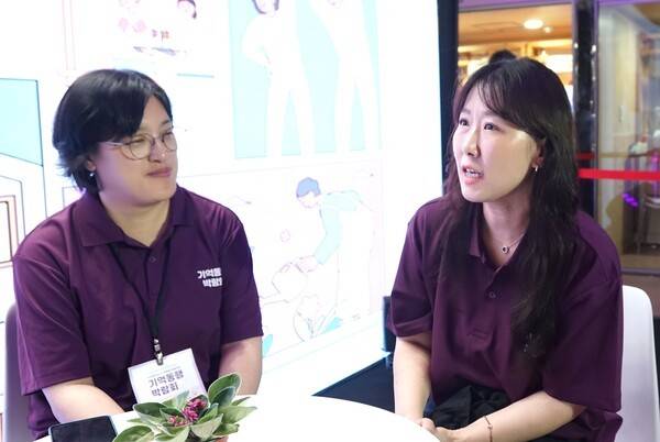 (왼쪽부터) 윤세희 서울시광역치매센터 사무국장과 홍지연 서울시 정신건강과 치매관리팀장 / 디멘시아뉴스
