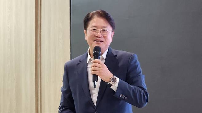 홍현권 제타플랜인베스트(ZetaPlan INVESTMENT) 대표. 홍 대표는 “딥테크 스타트업은 일반 서비스·플랫폼 기업보다 사업화에 더 긴 시간이 필요하다”며 과학·공학 기반 원천기술, 장기간 연구개발, 대규모 자본 투입, 실증·인증·양산 이후의 매출 발생 등을 딥테크 기업의 특징으로 제시했다. (사진=테크42)