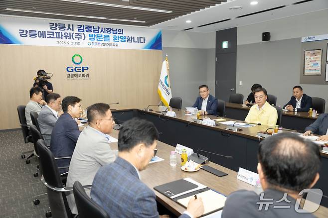 22일 강원 강릉에코파워를 찾은 김중남 강릉시장. (강릉시 제공. 재판매 및 DB 금지)