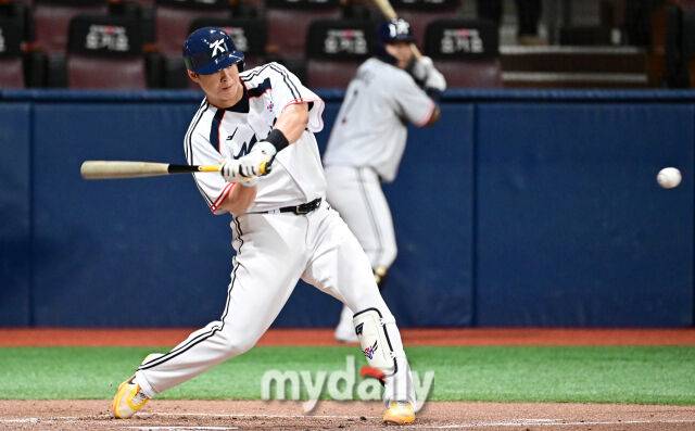 2026년 9월 17일 오전 서울 고척스카이돔에서 열린 '2026 아이치 나고야 아시안게임' 야구대표팀 평가전, 대한민국과 상무의 경기. 노시환이 타격하고 있다./마이데일리