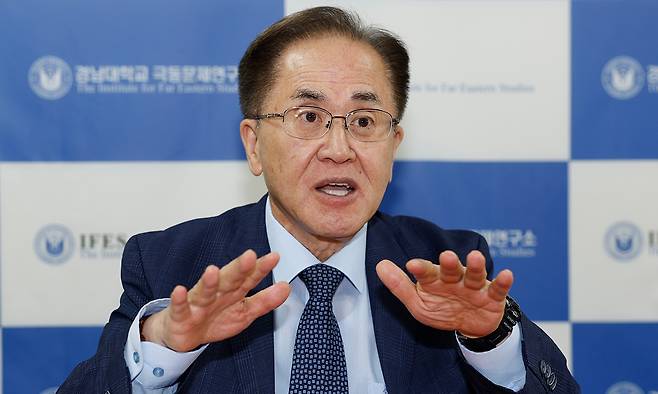 이관세 경남대학교 극동문제연구소 소장이 지난 11일 서울 종로구 삼청동 연구실에서 세계일보와 인터뷰하고 있다. 이 소장은 올해 북·미 정상회담이 열릴 가능성이 있다고 전망하며 당장의 비핵화보다는 핵능력 증가를 우선 막는 현실적 조치가 필요하다는 견해를 보였다.유희태 기자