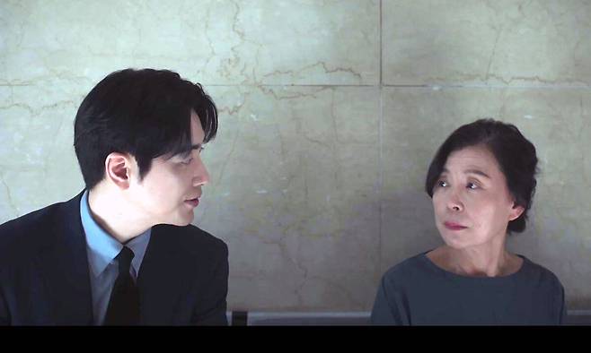 ** 13억 로또 1등 당첨자의 현실 공감! 직장인이 사표 대신 얻은 '화낼 자유' (드라마 <로또 1등도 출근합니다>)
**