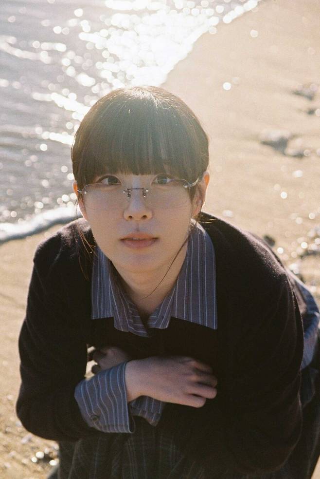 ▲ 네이버웹툰 ‘벙커의 낮’ OST 네 번째 음원 ‘벙커의 밤’을 22일 정오 공개하는 싱어송라이터 김필선. 제공|스튜디오 오늘