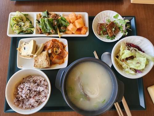 하나금융 청라 신사옥 구내식당 점심식사  [촬영 이도흔]