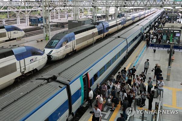 서울역에 정차한 KTX. [연합뉴스 자료사진]