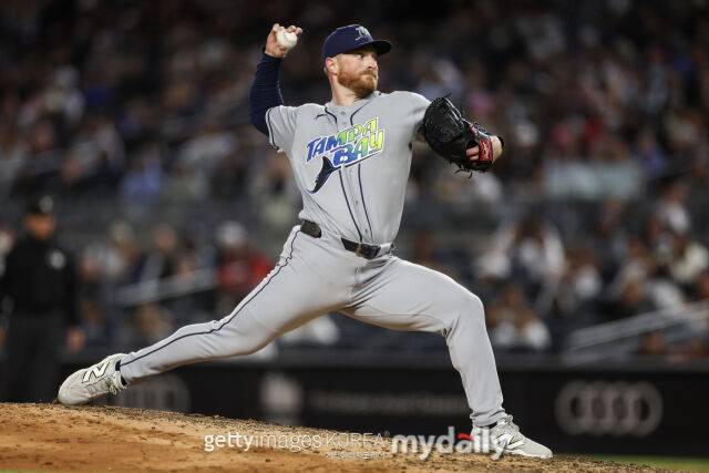 MLB 탬파베이 드류 라스무센은 23일(한국시각) 열린 뉴욕 양키스와 더블헤더 2차전에 선발 등판해 6.2이닝 1피안타 11탈삼진 1실점으로 호투하며 승리투수가 됐다. 탬파베이는 양키스에 6-1로 이겼고 아메리칸리그 동부조 1위를 확정했다./게티이미지코리아