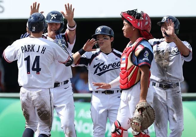 류지현 감독이 이끄는 대한민국 야구 국가대표팀이 23일 일본 아이치현 오카자키 종합공원 야구장에서 열린 2026 아이치·나고야 아시안게임 조별리그 B조 3차전에서 태국을 18-0 콜드게임(Called Game)으로 이겼다.&nbsp;사진 연합뉴스
