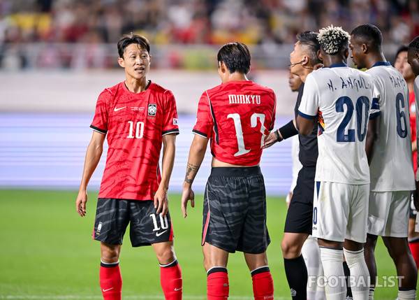 이재성(왼쪽, 남자 축구대표팀). 서형권 기자
