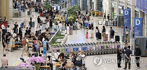 북적이는 인천공항 연합뉴스 자료 사진