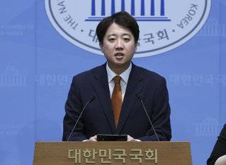 8월 26일 이준석 의원이 서울 여의도 국회 소통관에서 당대표 사퇴를 발표하고 있다. 뉴시스