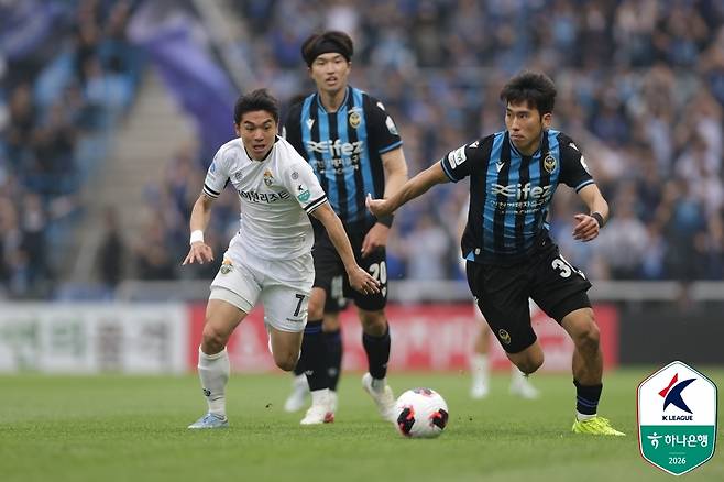 인천과 강원의 K리그1 11라운드 맞대결 장면 [한국프로축구연맹 제공. 재판매 및 DB 금지]