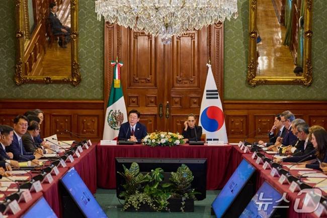 이재명 대통령이 24일(현지시간) 멕시코 대통령궁에서 열린 한·멕시코 기업인 간담회에서 발언하고 있다. /사진제공=뉴스1
