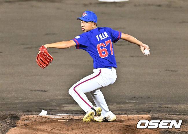 [OSEN=오카자키(일본), 박준형 기자]  21일 오후 일본 아이치현 오카자키 중앙종합공원 야구장에서 2026 아이치-나고야 아시안게임 한국과 대만의 B조 조별예선 1차전이 진행됐다.대회 5연패에 도전하는 한국 야구대표팀은 KBO리그를 대표하는 토종 에이스 곽빈을 선발로 내세웠다. 1회말 대만 선발투수 린이웨이가 역투하고 있다. 2026.09.21 / soul1014@osen.co.kr