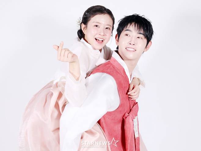 가수 은가은(왼쪽), 박현호 부부 /사진=김휘선 기자 hwijpg@