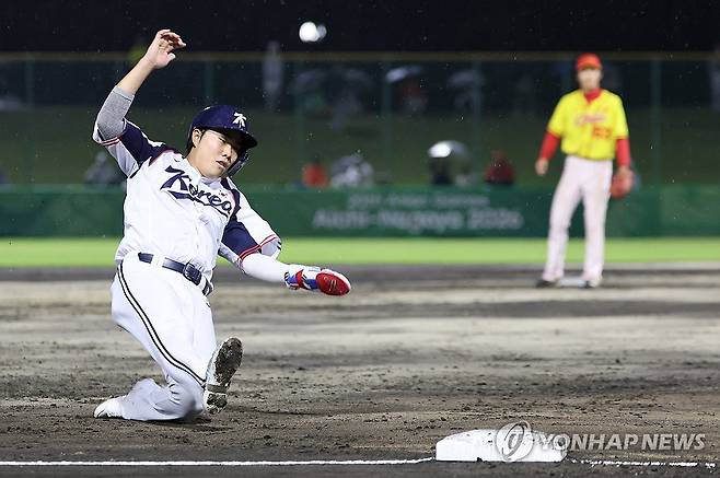 폭투때 3루에 슬라이딩하는 박준순 (도요하시[일본]=연합뉴스) 이동해 기자 = 26일 일본 아이치현 도요하시 시민구장에서 열린 2026 아이치·나고야 아시안게임 야구 슈퍼라운드 대한민국과 중국의 경기.
    2회말 중국 선발투수 우안쥔의 폭투 때 1루에 있던 박준순이 3루에 슬라이딩하고 있다. 2026.9.26 eastsea@yna.co.kr