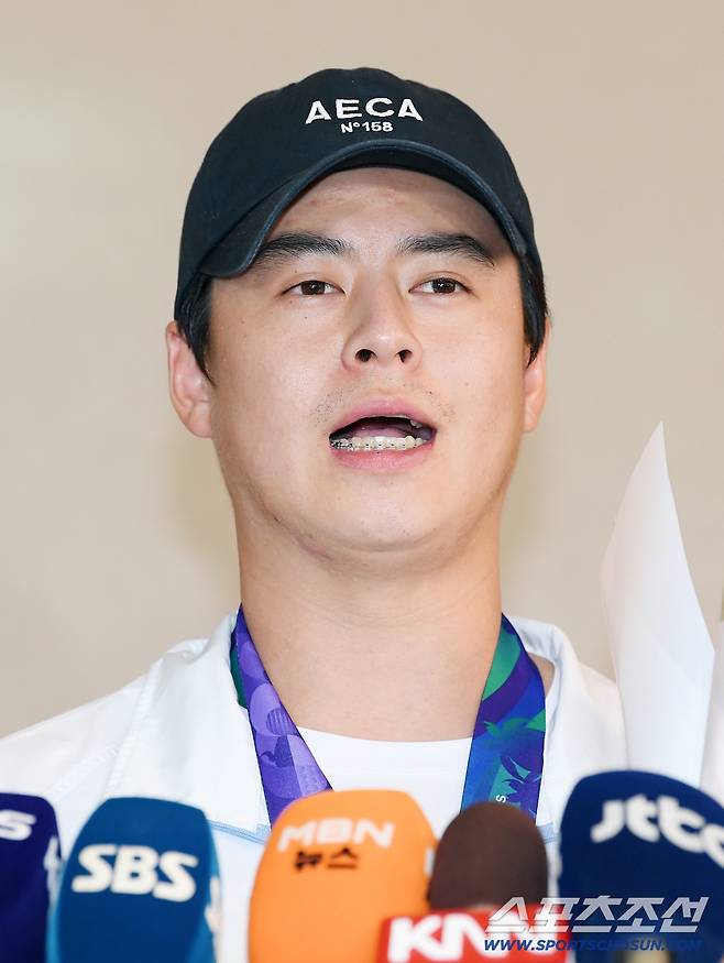 2026 아이치-나고야 아시안게임에서 금메달을 딴 대한민국 야구대표팀이 28일 오후 인천국제공항을 통해 귀국했다. 주장 노시환이 인터뷰에 응하고 있다. 인천공항=정재근 기자 cjg@sportschosun.com/2026.9.28/