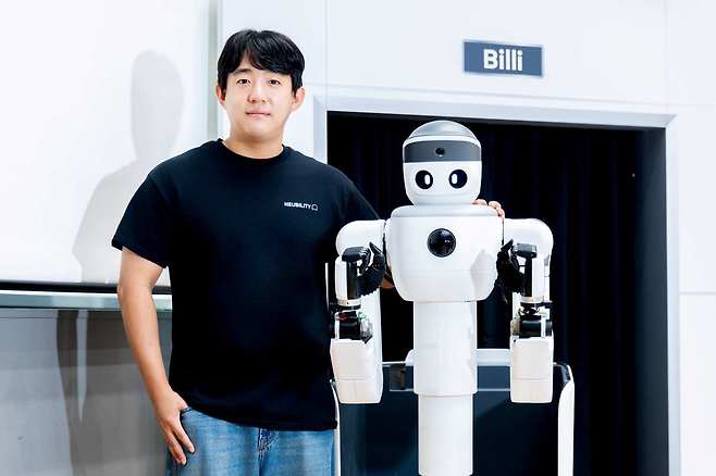 강기혁 뉴빌리티 대표, 하이브리드 휴머노이드 빌리(뉴빌리티 제공)