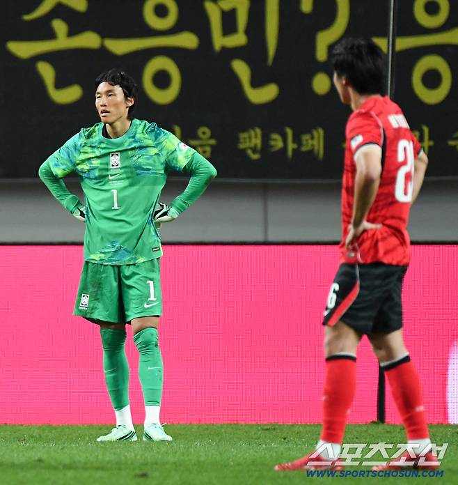 28일 서울월드컵경기장에서 열린 대한민국 축구대표팀과 우루과이의 친선 경기. 후반 우루과이 누녜스에게 추가골을 허용한 대한민국 골키퍼 김승규와 수비진이 아쉬워하고 있다. 상암=박재만 기자 pjm@sportschosun.com/2026.09.28/