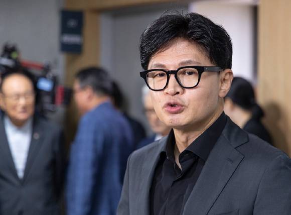 무소속 한동훈 의원이 지난 15일 국회 의원회관에서 열린 토론회에 참석한 뒤 취재진과 가진 간담회에서 발언하고 있다. 2026.9.15 [사진=연합뉴스]