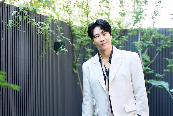배우 겸 가수 에녹은 이영훈 작곡가의 대표곡들로 만든 주크박스 뮤지컬 ‘광화문연가’에서 월하 역으로 출연 중이다. ©CJ ENM