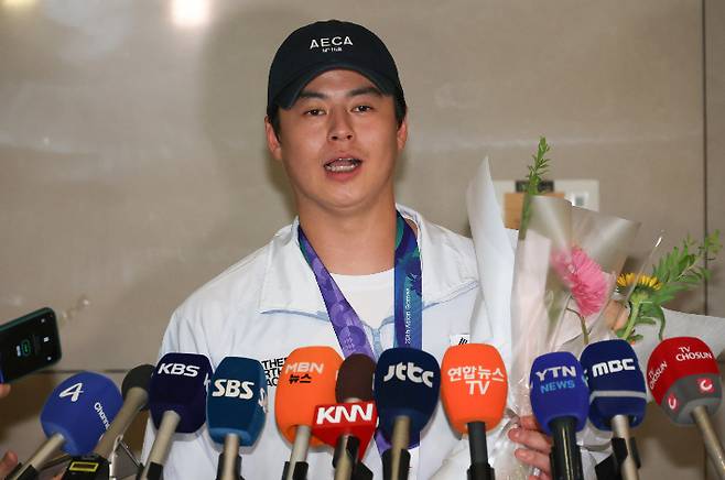 인터뷰하는 노시환. 연합뉴스