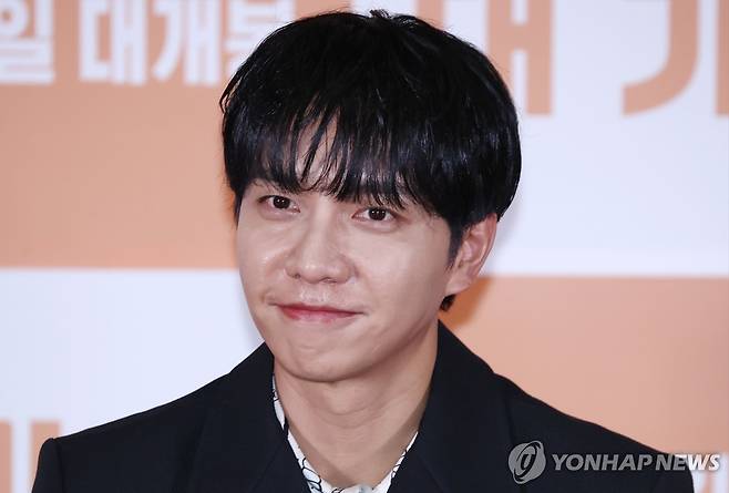 가수 이승기 장인, '코스닥 상장사 주가조작' 징역 3년6개월 [연합뉴스 자료사진]