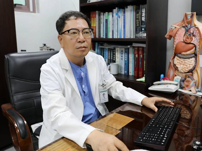 박경현 동천동강병원 내과 전문의는 "독감은 감기와 다른 인플루엔자 감염병으로, 갑작스러운 고열과 전신증상이 특징이며 예방접종과 초기 치료가 중요하다"라고 강조했다.