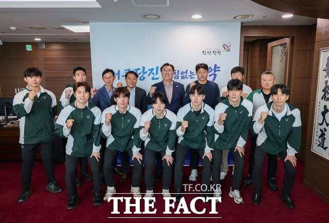 당진시청 배드민턴단과 테니스단, 당진시민축구단은 29일 제107회 전국체육대회 출전 보고회를 가졌다. /당진시