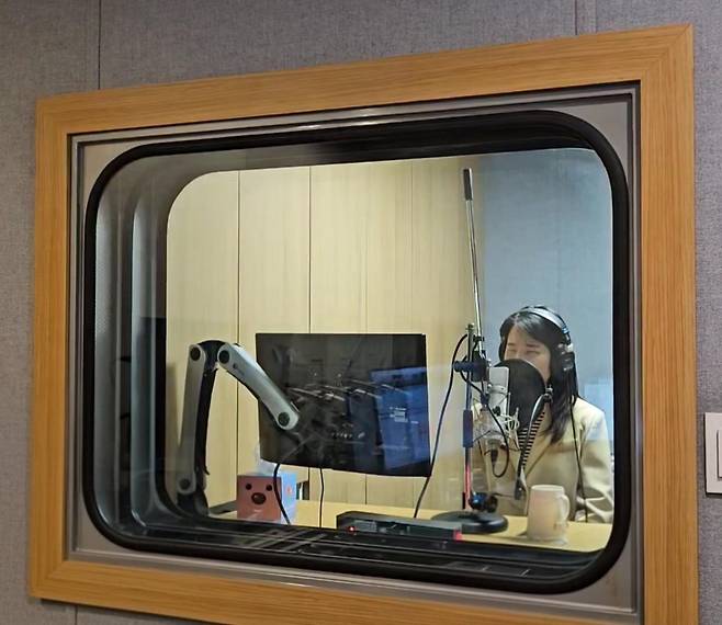 박수용씨가 지난해 한국시각장애인연합회의 라디오 방송 '큐 뉴스천'에서 리포터로 활동했던 모습. 본인 제공