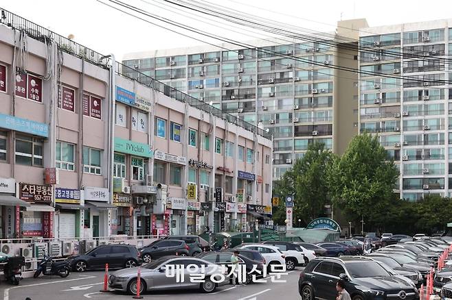 은마종합상가와 은마아파트. [한주형기자]