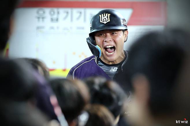 9회초 결승홈런을 날린 권동진 [kt wiz 제공. 재판매 및 DB 금지]