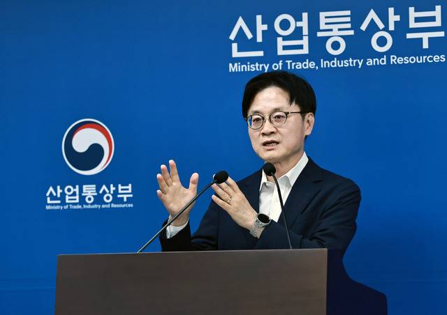 김정관 산업통상부 장관은 1일 정부세종청사 기자실에서 대미투자 사후 브리핑에 참석했다. 사진=산업부 제공.
