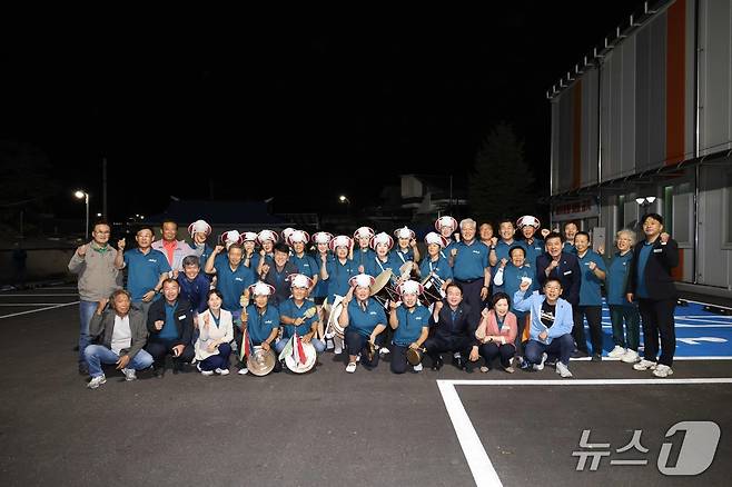 문정우 금산군수 읍면 금산농악 시연 연습 현장 순회 격려 기념 사진 (금산군 제공. 재판매 및 DB금지) /뉴스1