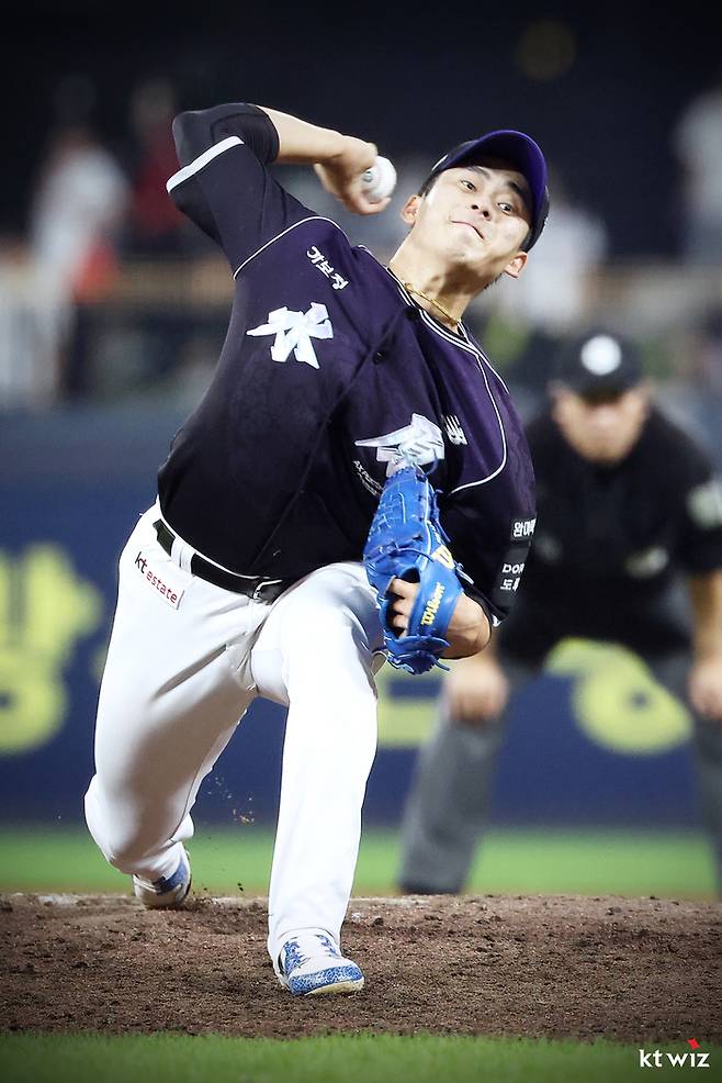 KT 박영현이 29일 광주-기아 챔피언스 필드에서 열린 2026 KBO리그 정규시즌 KIA와 경기에서 역투하고 있다. 사진 | KT 위즈