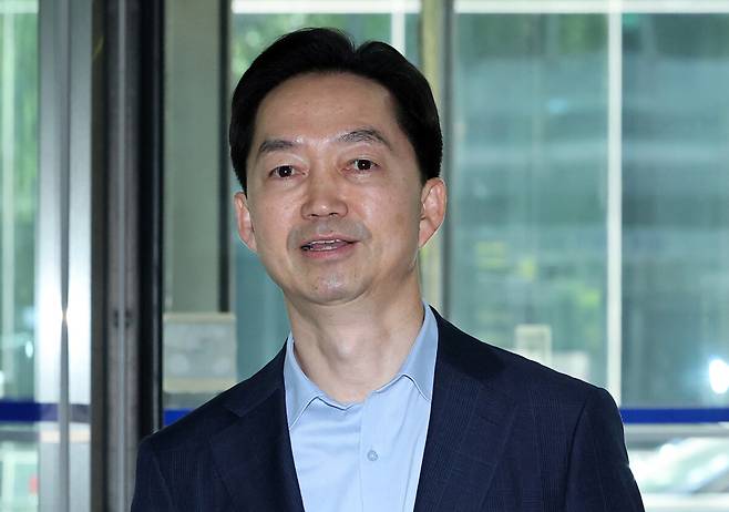 김지용 초대 중대범죄수사청장 후보자가 지난 9월 17일 서울 종로구에 마련된 사무실로 출근하고 있다. 연합뉴스