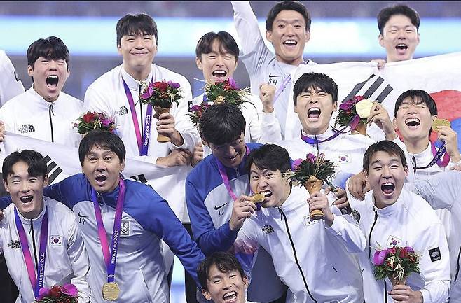 2023년 항저우 아시안게임 남자 축구 결승에서 일본을 꺾고 금메달을 차지한 한국 U-23 대표팀. 연합뉴스