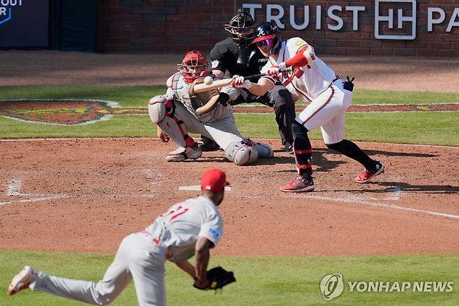 희생번트 시도하는 김하성 [AP=연합뉴스. 재판매 및 DB 금지]