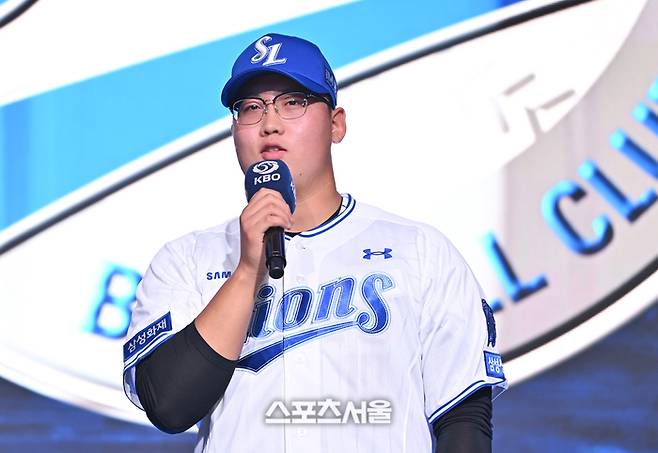 광주진흥고 김민훈이 21일 서울 잠실 롯데호텔 월드에서 열린 2027 KBO 신인드래프트에서 삼성에 지명된 후 소감을 말하고 있다. 최승섭기자 thunder@sportsseoul.com