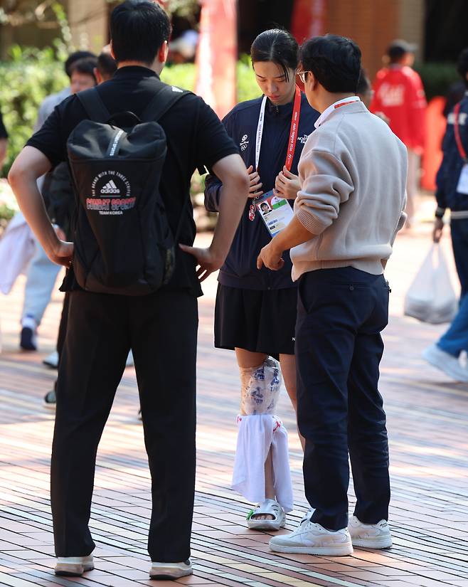 태권도 57㎏급 김유진

    (도요하시[일본]=연합뉴스) 김동민 기자 = 3일 일본 아이치현 도요하시 종합체육관에서 열린 2026 아이치·나고야 아시안게임 태권도 겨루기 여자 57㎏급 8강에서 중국 장추링에게 패한 한국 김유진이 경기 종료 후 경기장 주변에서 슬퍼하고 있다. 2026.10.3 

    image@yna.co.kr(끝)<저작권자(c) 연합뉴스, 무단 전재-재배포, AI 학습 및 활용 금지>