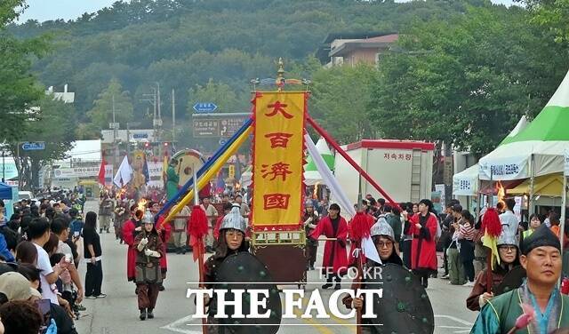 제72회 백제문화제(부여)가 3일 부여 시가지에서 열리고 있다. /김형중 기자