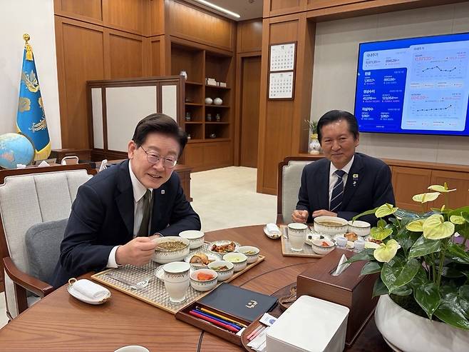 ▲ 이재명 대통령이 1일 청와대에서 더불어민주당 정청래 전 대표와 만찬을 했다. 청와대 제공
