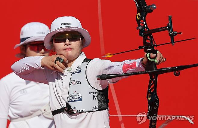 활시위 당기는 강채영 (오카자키[일본]=연합뉴스) 임화영 기자 = 2일 일본 아이치현 오카자키 중앙종합공원 다목적광장에서 열린 2026 아이치·나고야 아시안게임 양궁 리커브 여자 단체전 대한민국과 인도네시아의 4강전. 한국 강채영이 활시위를 당기고 있다. 2026.10.2 hwayoung7@yna.co.kr